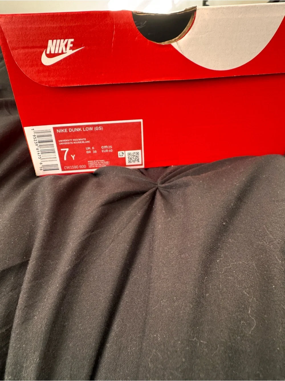 Nike Low-Top Sneakers in Red and White